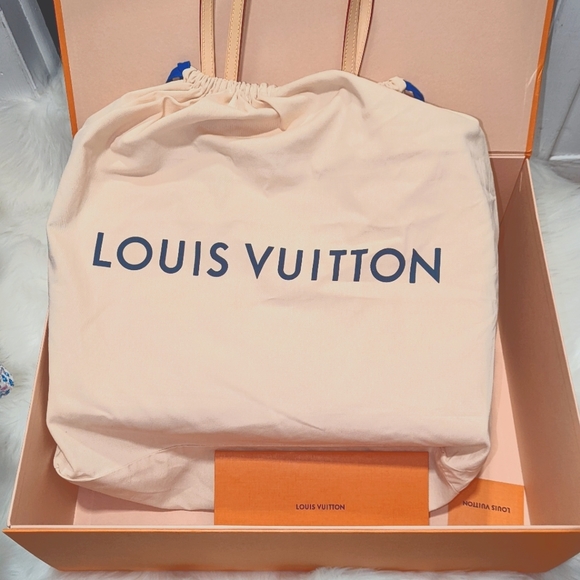 SOLD OUT🎉 Louis Vuitton OTG GM Pink/Yellow New in Box w/ QR Code and reciept - Picture 6 of 16